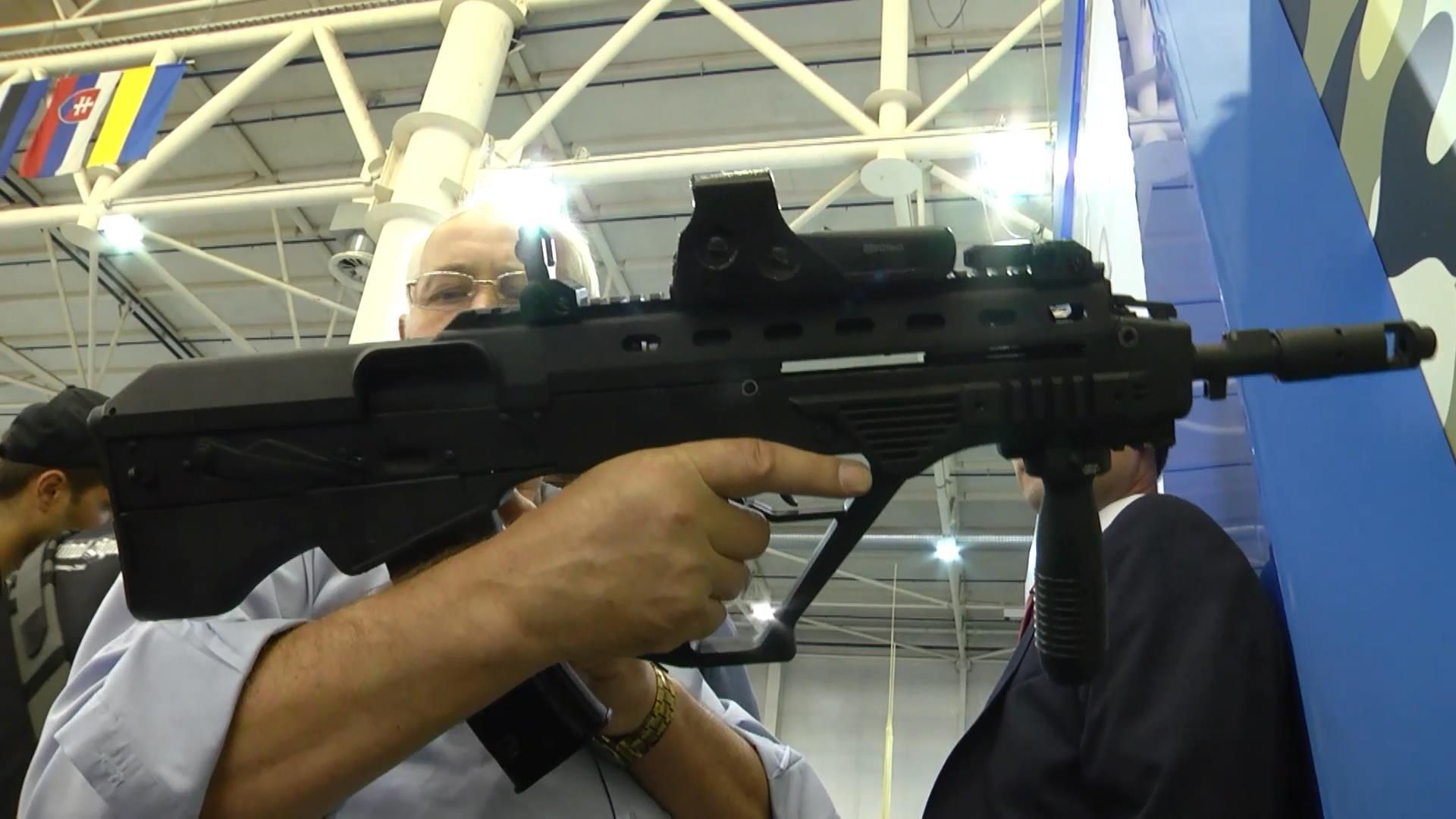 Крупнейшая в стране выставка оружия открылась в Киеве