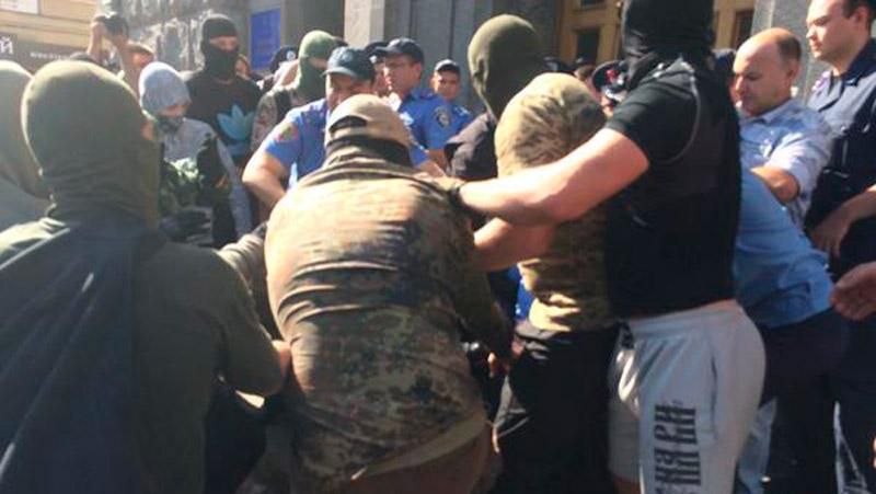 У Харкові активісти побилися з міліцією