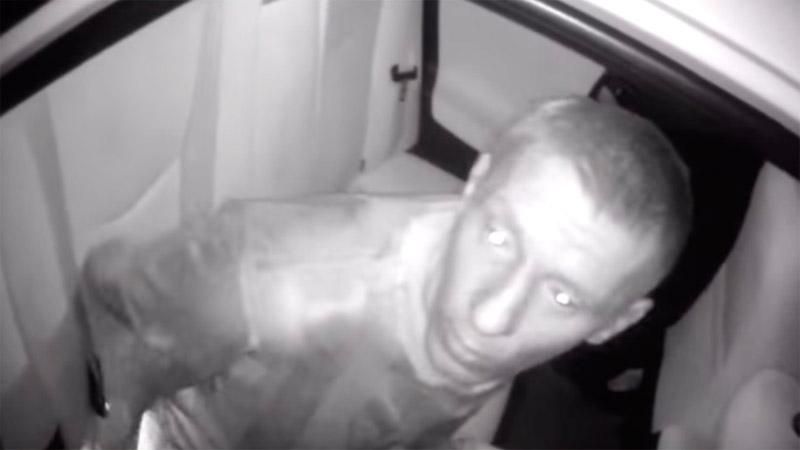 П’яна компанія накинулася на жінку-поліцейського П’яна компанія накинулася на жінку-поліцейського