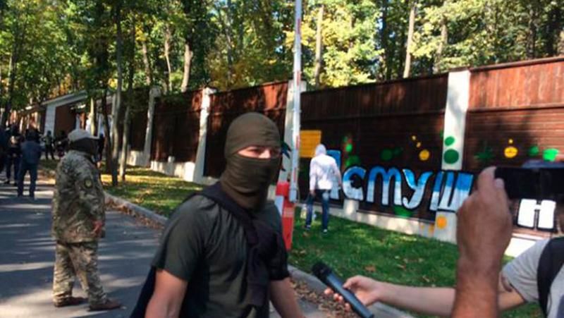 Добкин прокомментировал нападение на его дом Добкин прокомментировал нападение на его дом