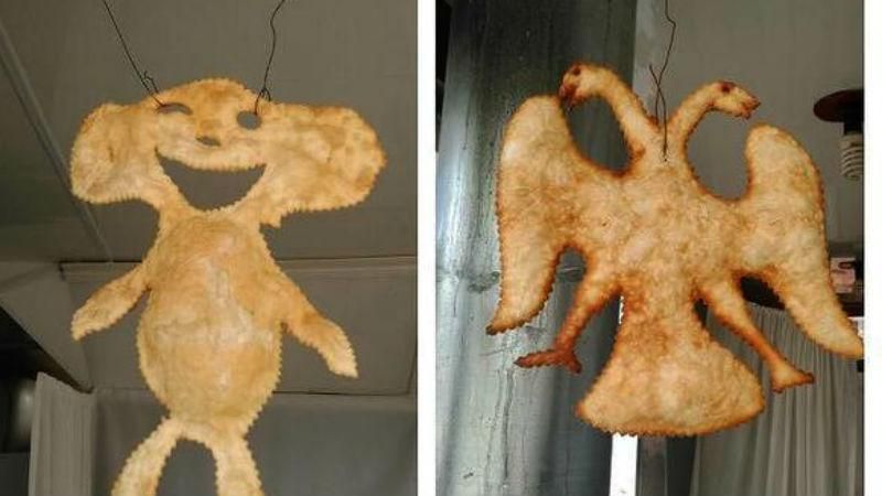 В Крыму испекли оригинальный чебурек в виде герба России В Крыму испекли оригинальный чебурек в виде герба России