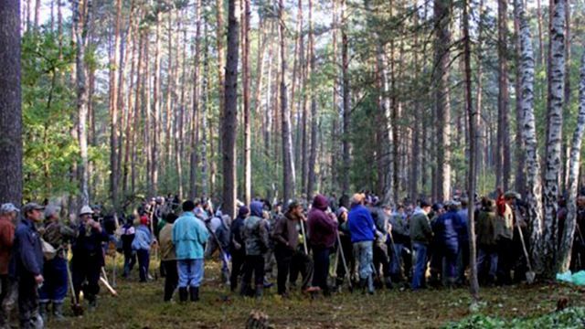 Бунт копачів бурштину: погрожують перекрити міжнародну трасу