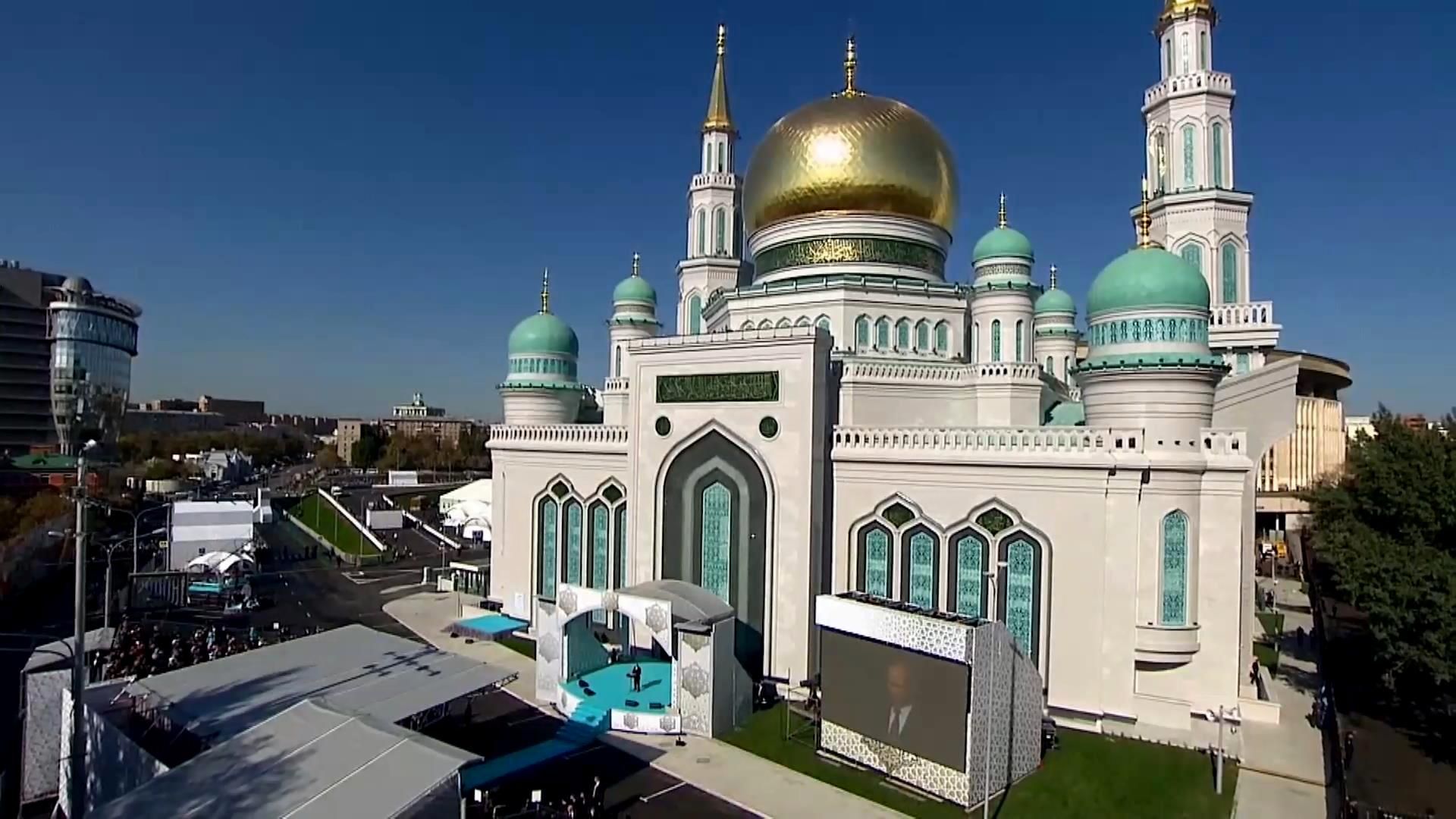 У Путина произошел конфуз во время открытия крупнейшей мечети в Европе