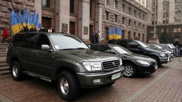 Від Волги до Mazerati: найбільші автолюбителі Київради