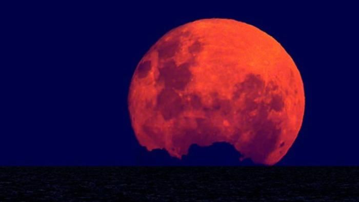 Кровавое суперлуние: где и когда смотреть на редкое лунное затмение