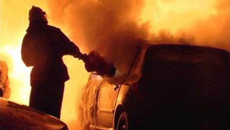 У Києві за ніч згоріли дві іномарки