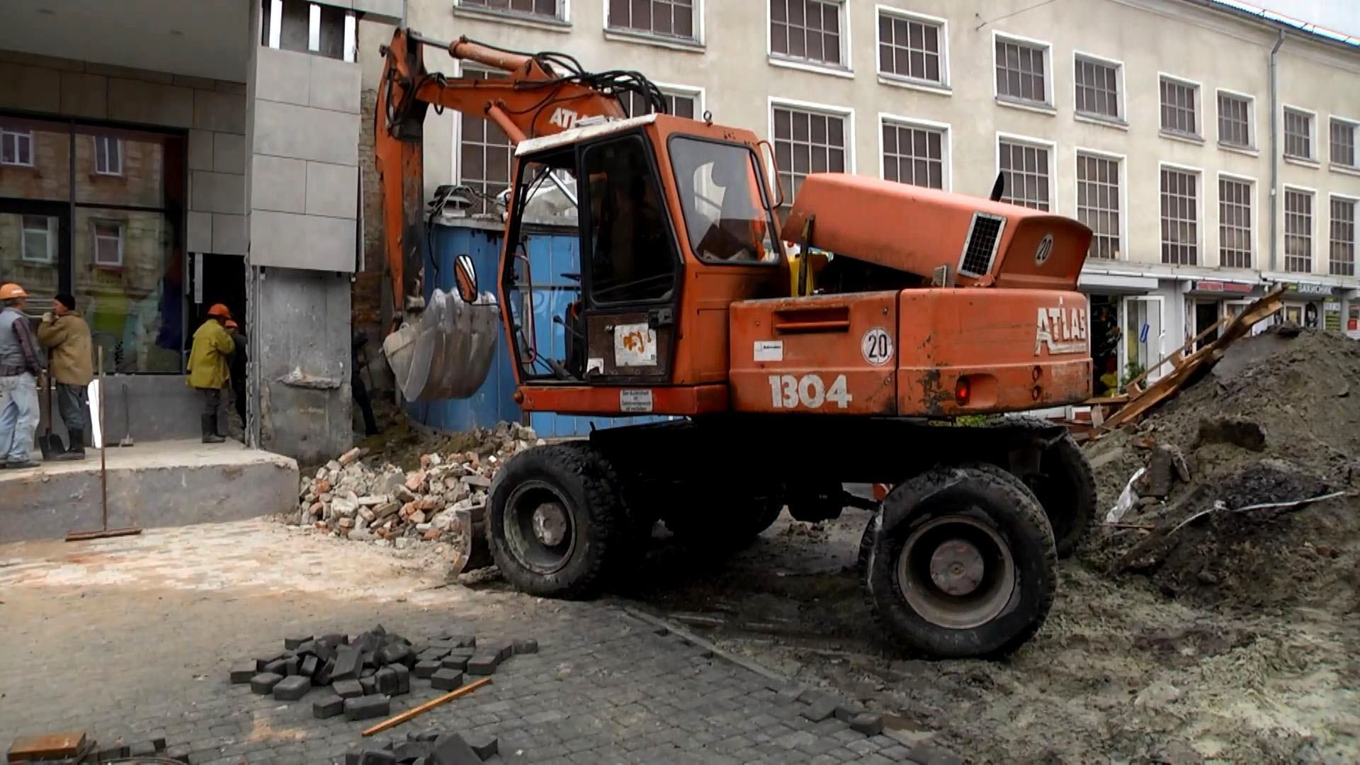 В центре Львова обвалилась стена В центре Львова обвалилась стена