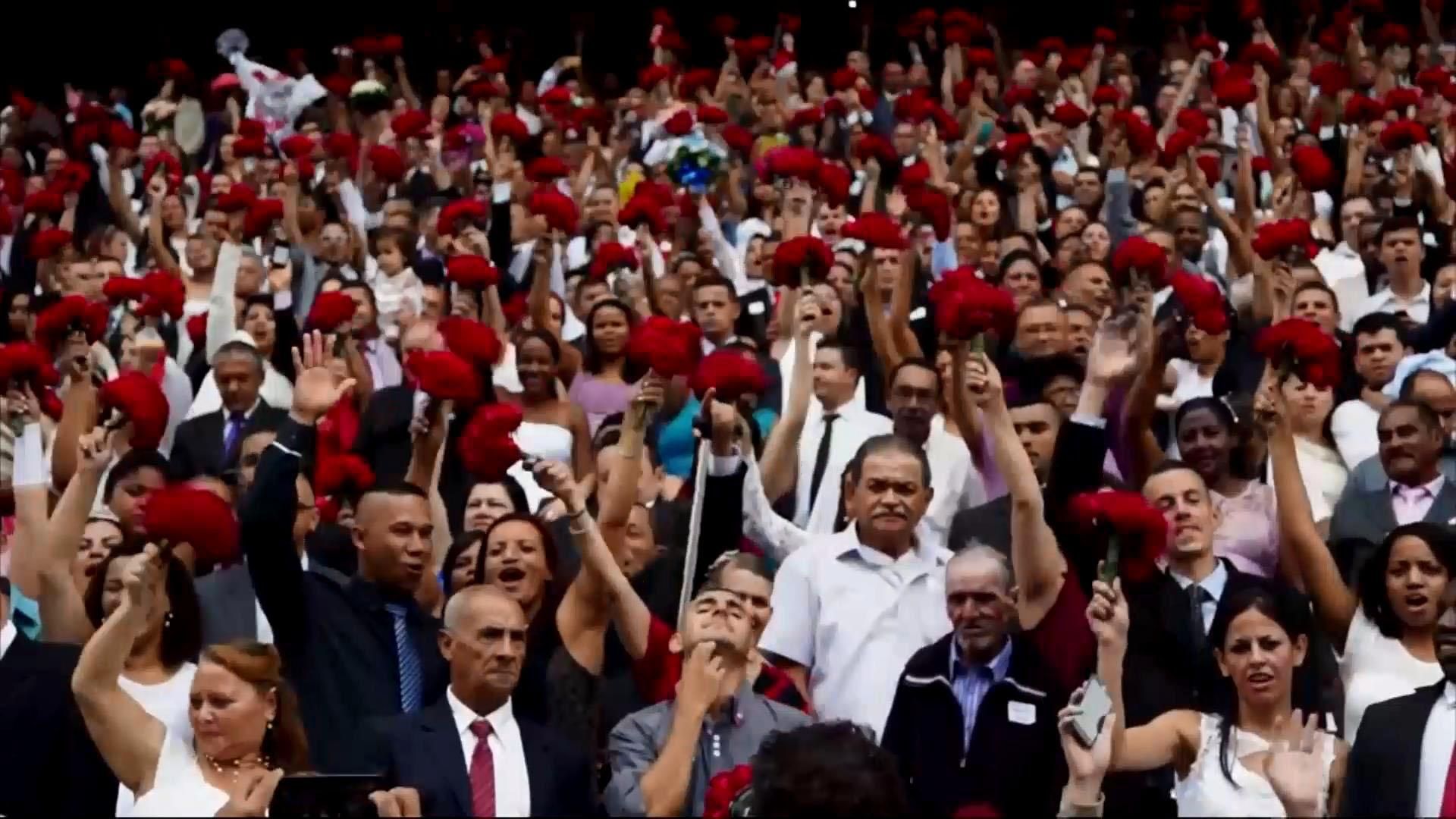 В Бразилии осчастливили четыреста пар сразу В Бразилии осчастливили четыреста пар сразу