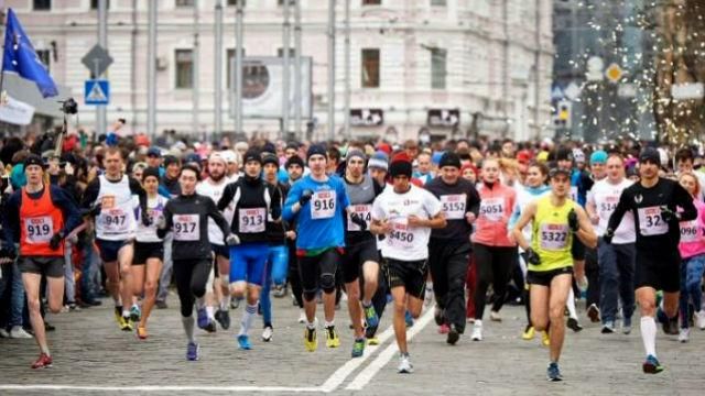 На международном марафоне в Киеве потерял сознание спортсмен