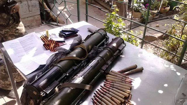 Милиционеры задержали двух боевиков, которые решили вернуться в Славянск Милиционеры задержали двух боевиков, которые решили вернуться в Славянск