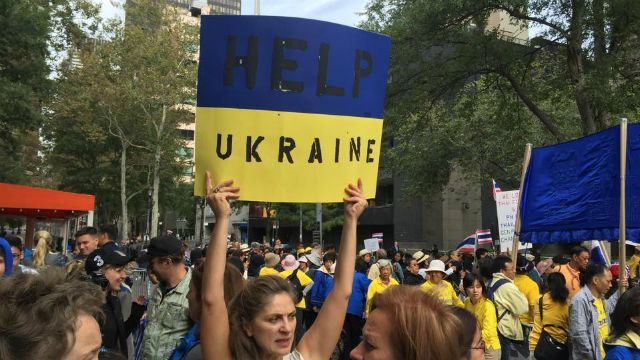 Гаага ждет тебя: как сине-желтый Нью-Йорк встречает Путина Гаага ждет тебя: как сине-желтый Нью-Йорк встречает Путина