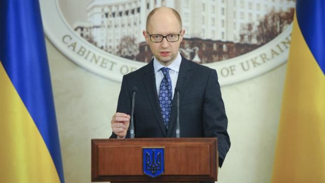 Яценюк розповів, як Росія вдає з себе пожежника Яценюк розповів, як Росія вдає з себе пожежника