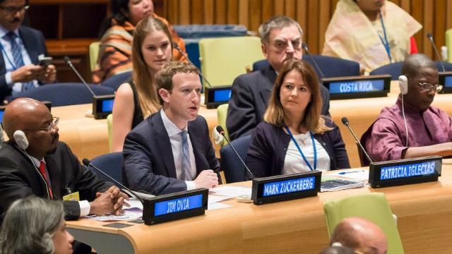 Інтернет доступний кожному: Цукерберг подбає про мережу для біженців Інтернет доступний кожному: Цукерберг подбає про мережу для біженців