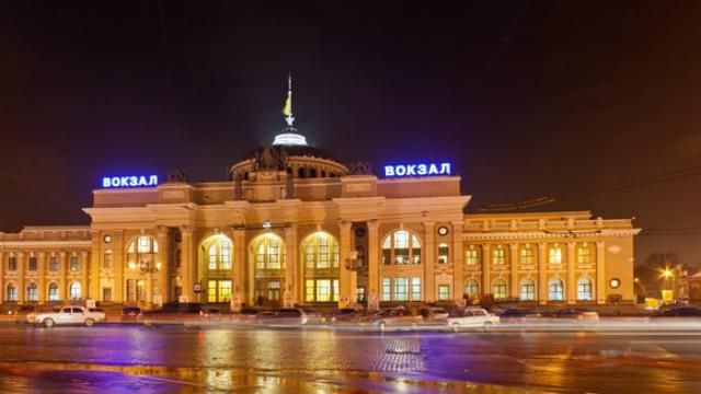 Двічі за вечір в Одесі "мінують" вокзал: пасажири почали панікувати Двічі за вечір в Одесі "мінують" вокзал: пасажири почали панікувати