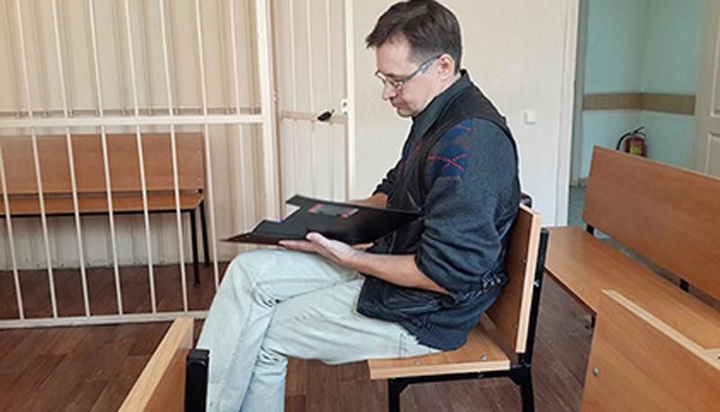 Российского блогера осудили за экстремизм через репост от "Правого сектора" Российского блогера осудили за экстремизм через репост от "Правого сектора"