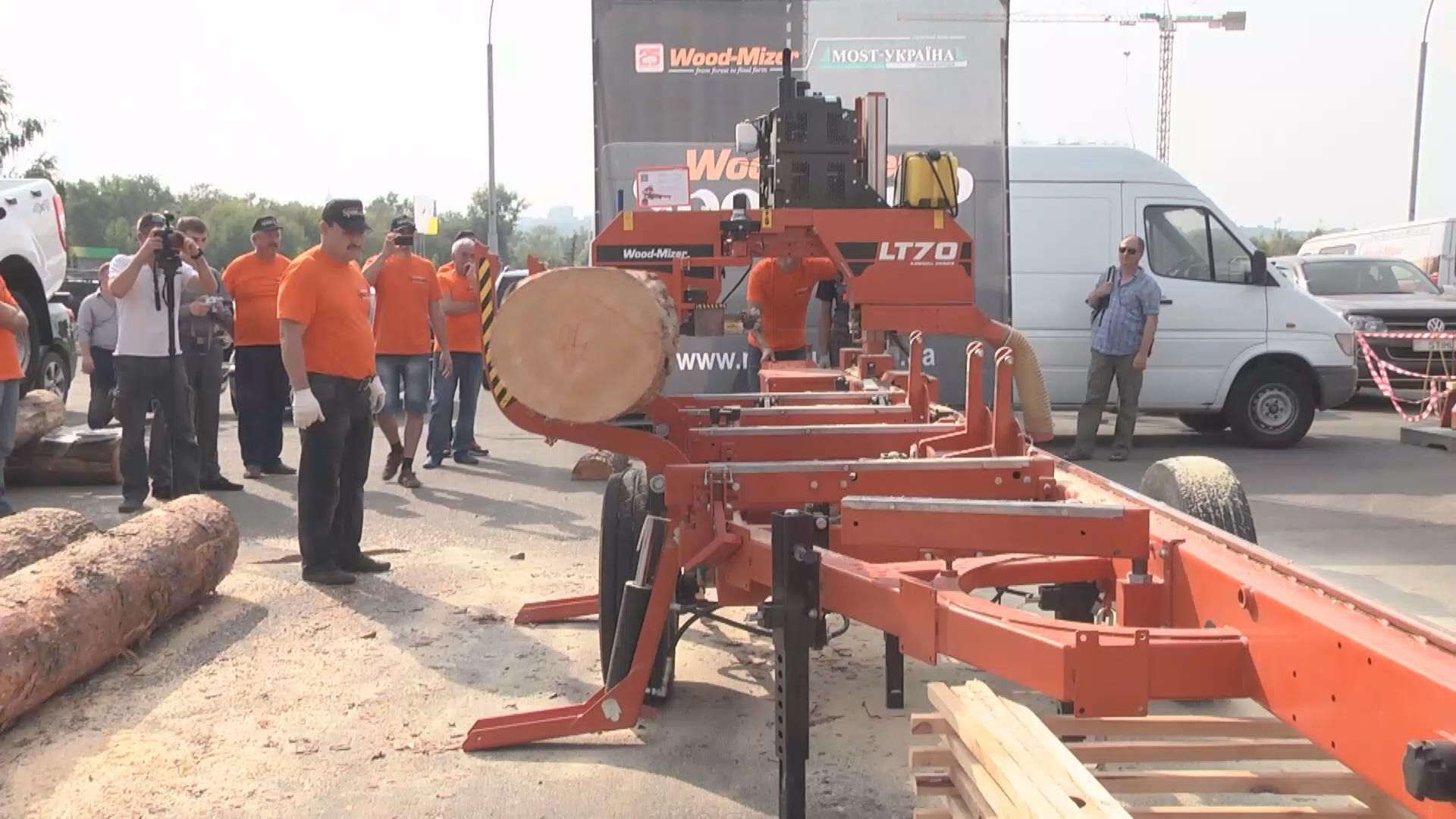 В Украине прошли первые в Европе соревнования операторов пилорамы В Украине прошли первые в Европе соревнования операторов пилорамы