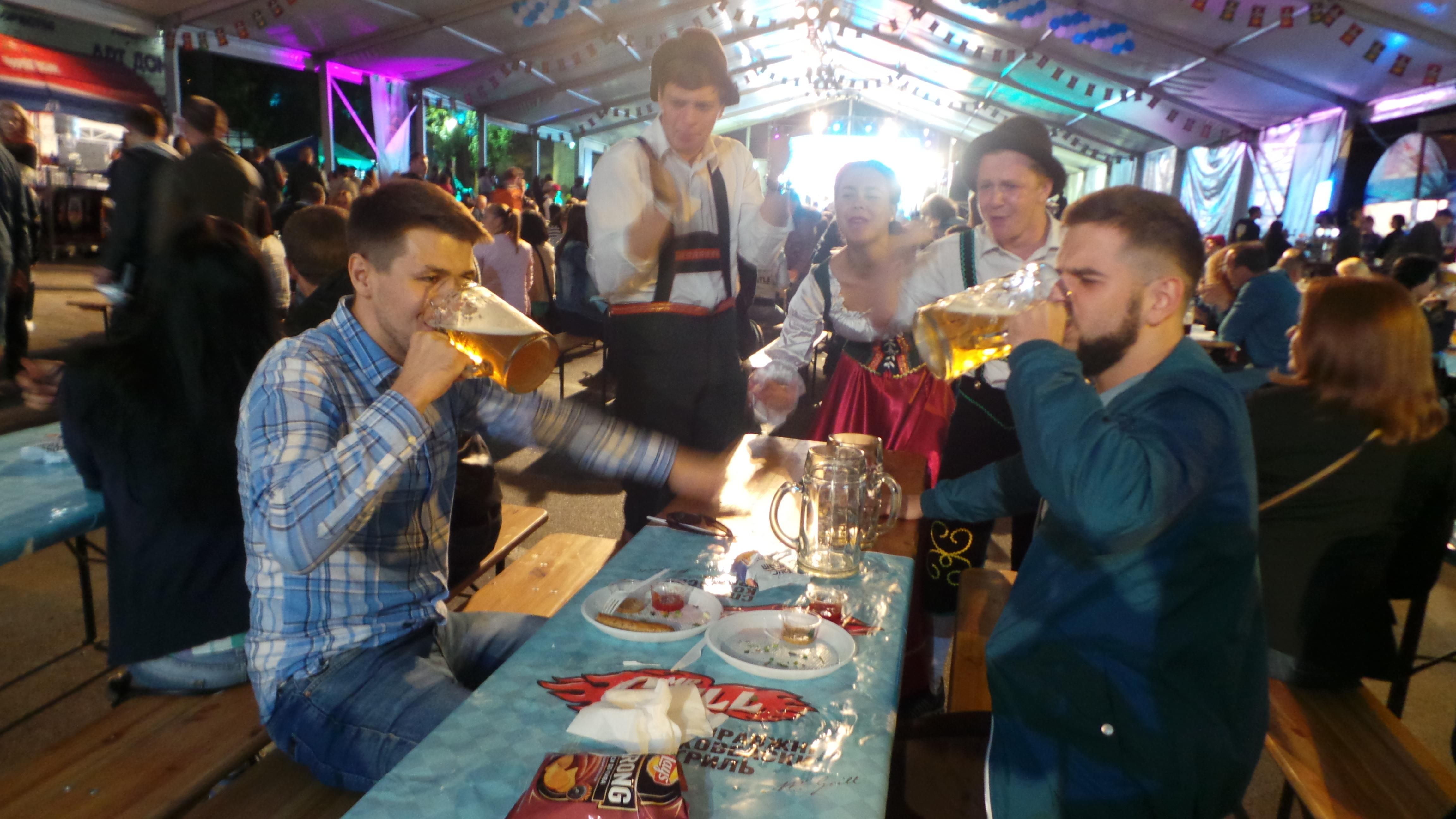 Octoberfest-2015: море пива, гори смаколиків і океан музики Octoberfest-2015: море пива, гори смаколиків і океан музики
