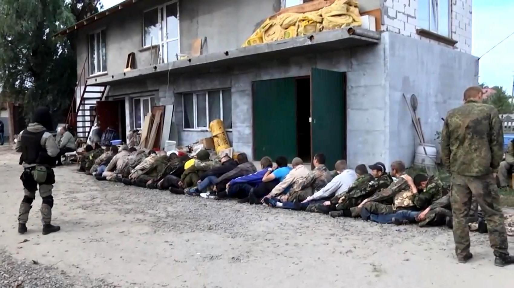 Хуліганів з-під будівлі Фіскальної служби спіймали з групою радикалів Хуліганів з-під будівлі Фіскальної служби спіймали з групою радикалів