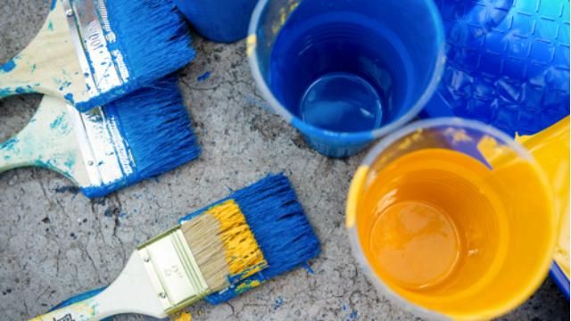 В оккупированном Донецке запретили сине-желтые цвета