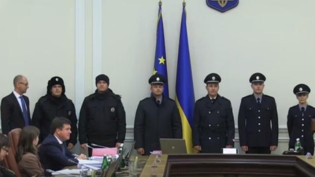 Новая форма для украинских копов и шерифов: Аваков на Кабмине раздевал полицейских