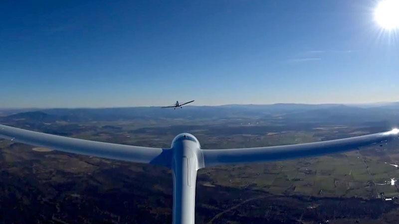 Перші автобуси без водіїв у Європі, дисплей від українців і туристичний літак для космосу    