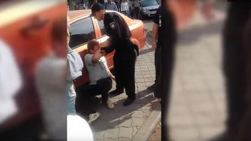 П’яний водій хотів утекти з місця аварії — люди збунтувались і затримали його П’яний водій хотів утекти з місця аварії — люди збунтувались і затримали його