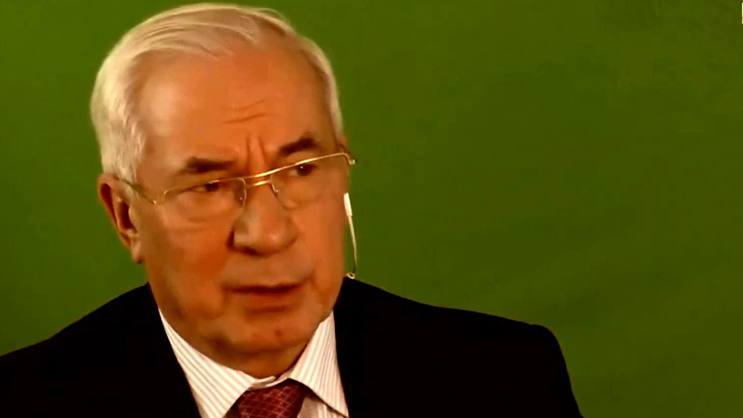 Азаров назвав Януковича спритнішим за Порошенка Азаров назвав Януковича спритнішим за Порошенка