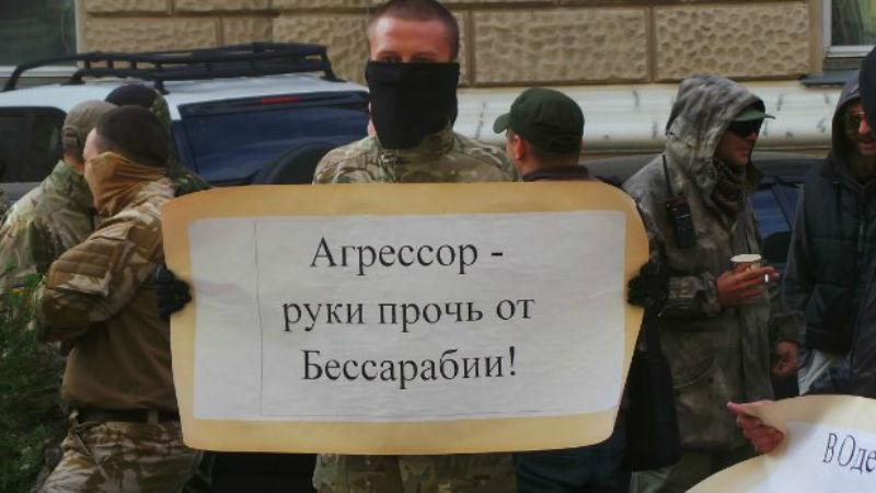 "Правый сектор" заблокировал отель с иностранцами