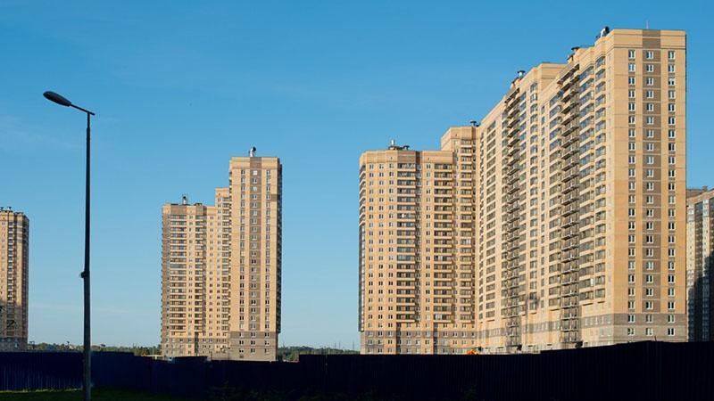 Російський президент забезпечив молодь житлом у "путінках" Російський президент забезпечив молодь житлом у "путінках"