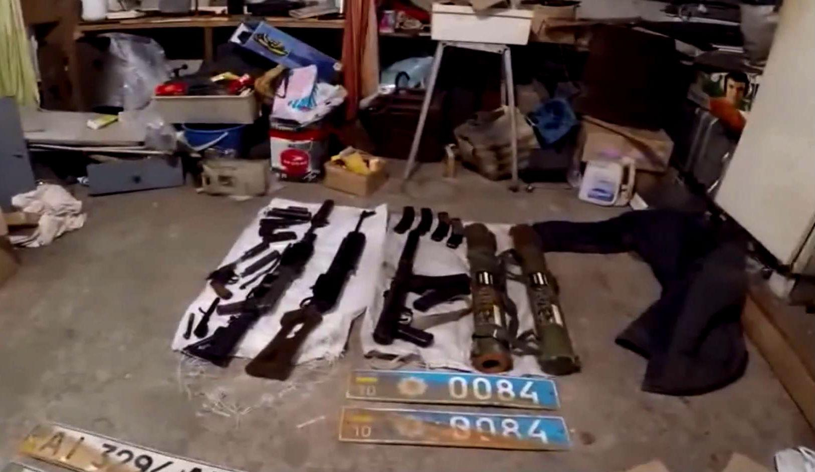 Бывшего милиционера задержали на торговле наркотиками и оружием