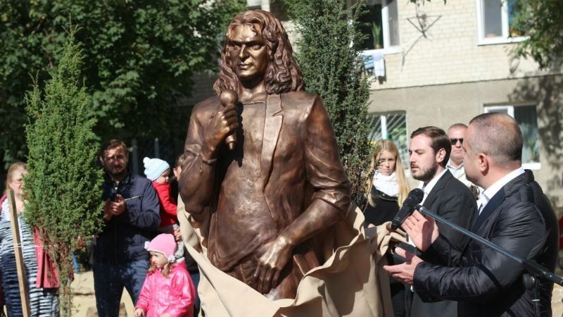 В Україні відкрили перший пам'ятник Кузьмі В Україні відкрили перший пам'ятник Кузьмі