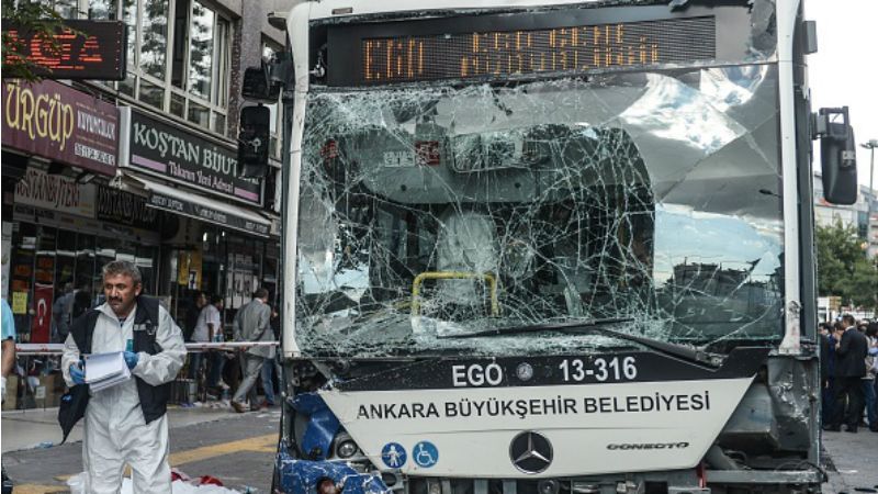 Кровавая авария в Турции: неконтролируемый автобус переехал толпу людей Кровавая авария в Турции: неконтролируемый автобус переехал толпу людей