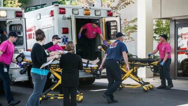 Жахлива стрілянина у студмістечку в США: щонайменше 10 загиблих Жахлива стрілянина у студмістечку в США: щонайменше 10 загиблих