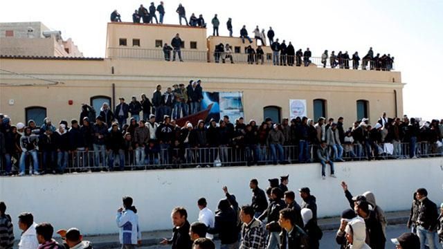 В ЕС будут сажать депортированных мигрантов В ЕС будут сажать депортированных мигрантов