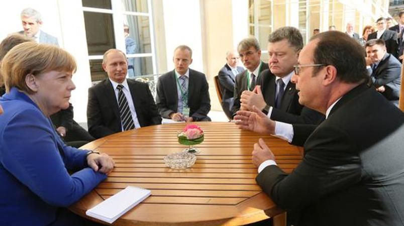 Фотофакт: Путіну весело на переговорах лідерів "нормандської четвірки"