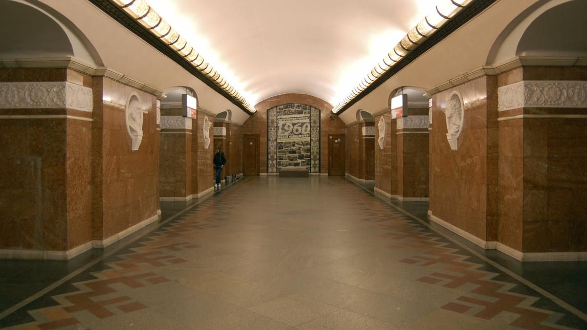 Метростроевцы восстали против 26-летней начальницы, пришедшей из "Макдональдса" Метростроевцы восстали против 26-летней начальницы, пришедшей из "Макдональдса"