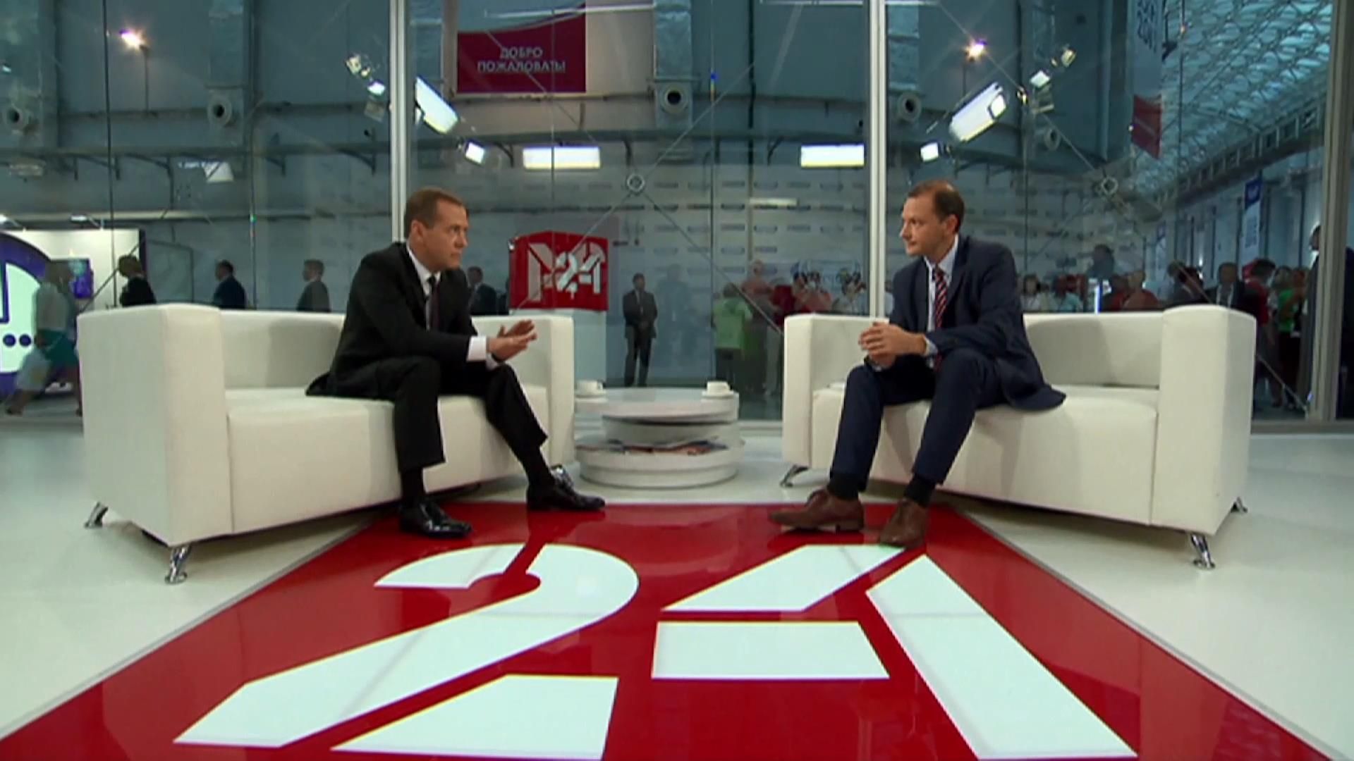 Медведев придумал красноречивую басню, почему Россия бомбит Сирию Медведев придумал красноречивую басню, почему Россия бомбит Сирию