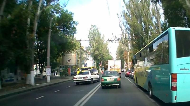Авто с крымскими номерами шокировало водителей Херсона