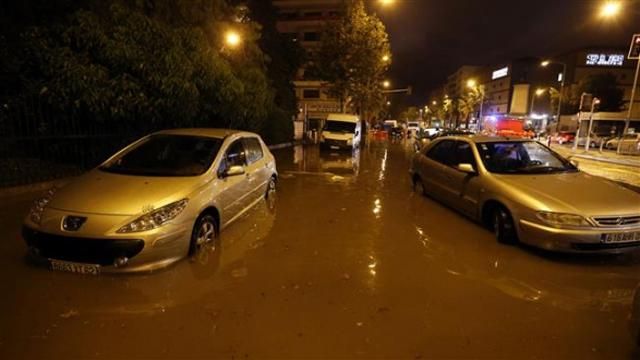 Повінь вирує у Франції, у славнозвісних Каннах оголошено надзвичайний стан