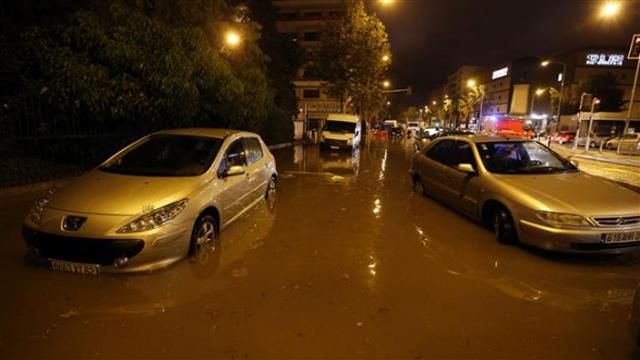 Наводнение бурлит во Франции, в знаменитых Каннах объявлено чрезвычайное положение