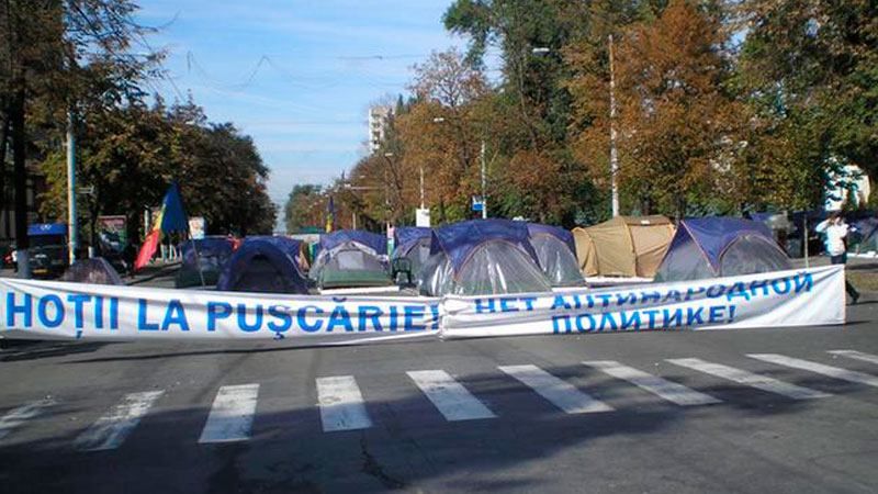 Протестувальники у Молдові намагалися штурмувати парламент