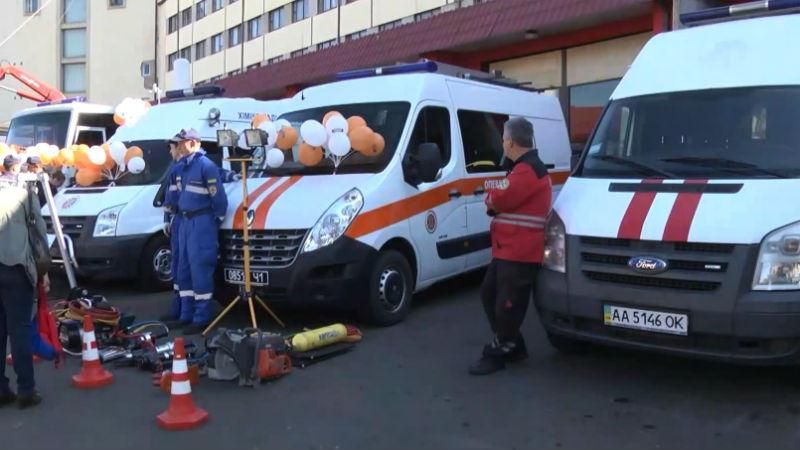 Украинские спасатели похвастались новенькой техникой