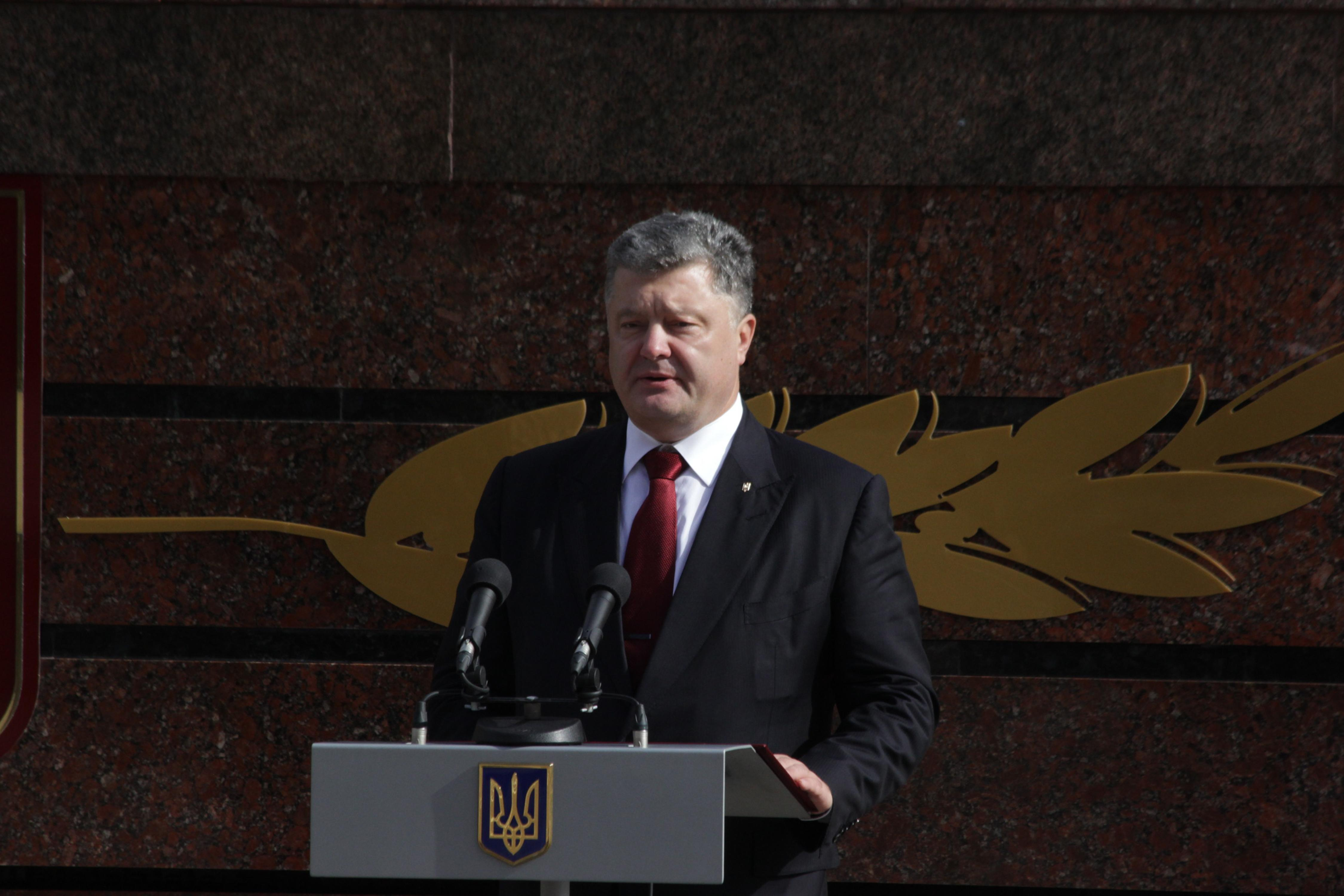 Путин пообещал способствовать отмене фейковых выборов террористов, — Порошенко