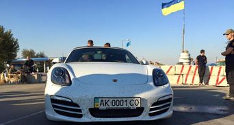 Неадекватний водій на Porsche намагався прорватись в окупований Крим 