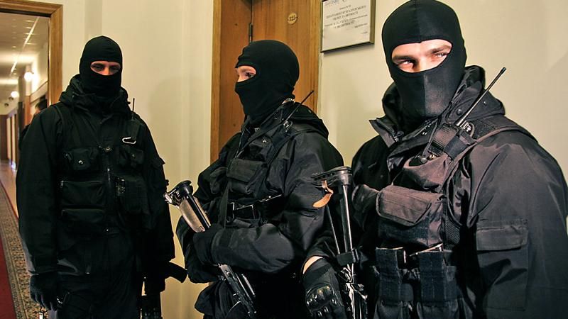 "Маски-шоу" в "Укренерго": слідчі приїхали на обшук 