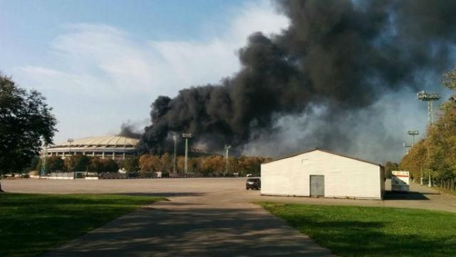 В Москве горит один из крупнейших стадионов России