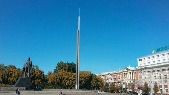 У Донецьку здерли прапор бойовиків просто у них під носом 