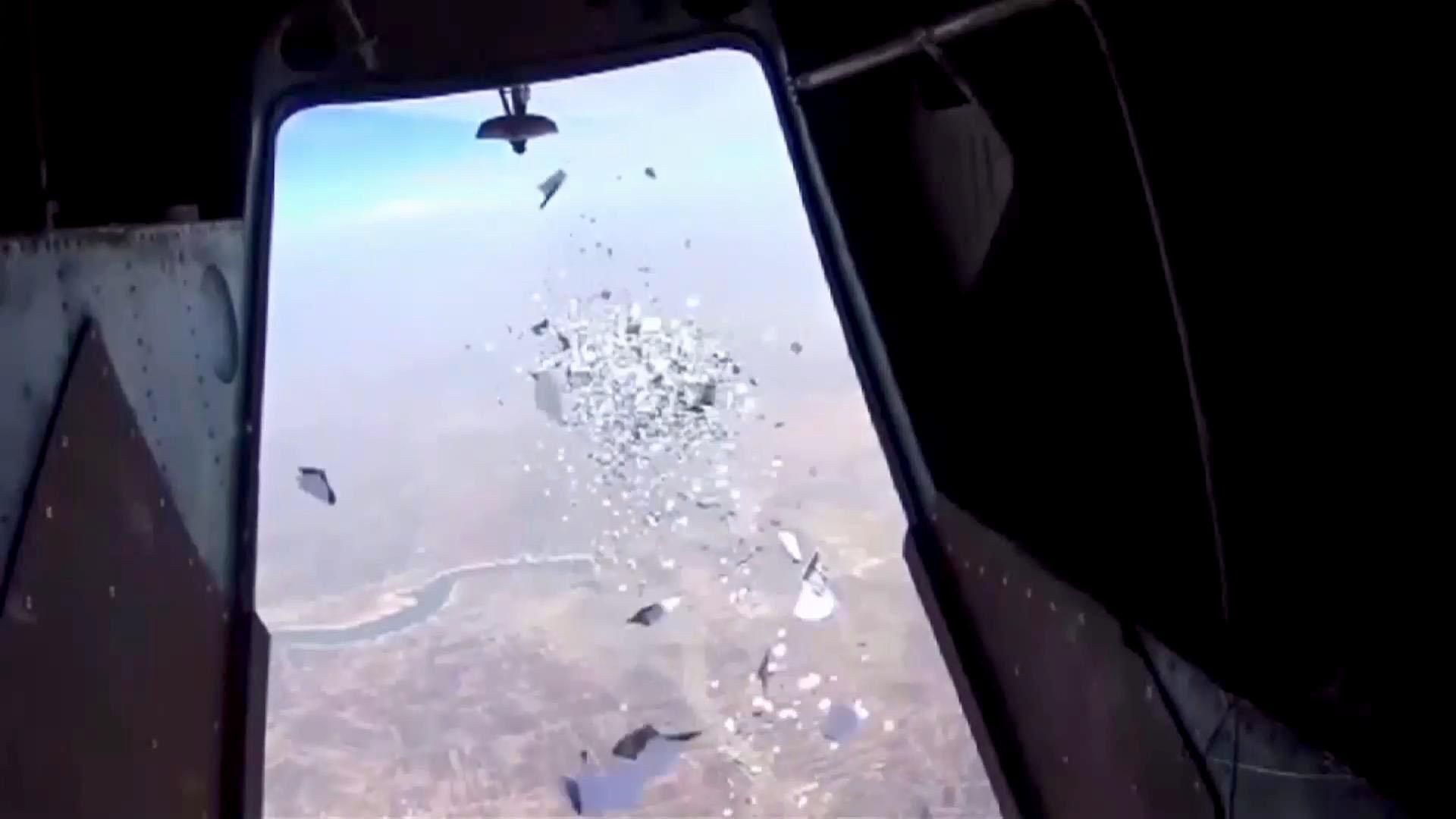 Над Сирією скинули сотні листівок з попередженням про бомбардування Над Сирією скинули сотні листівок з попередженням про бомбардування