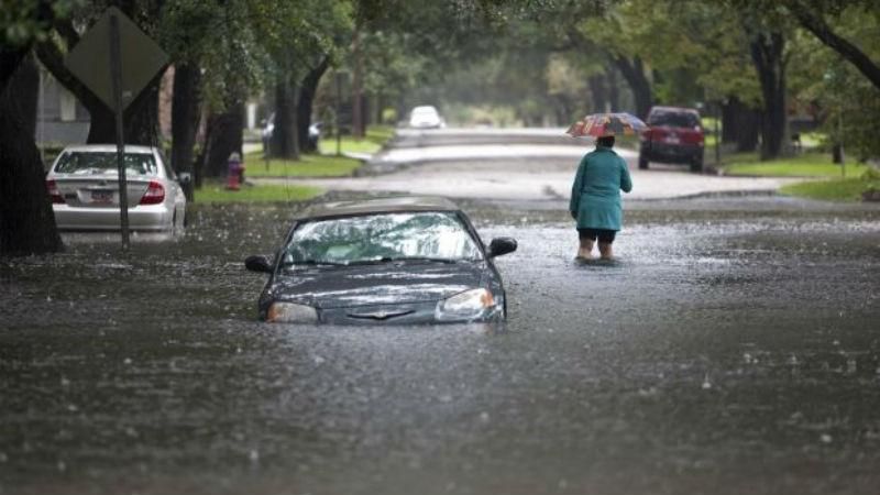 Смертоносное наводнение в США: погибли 12 человек, а по улицам плавают гробы