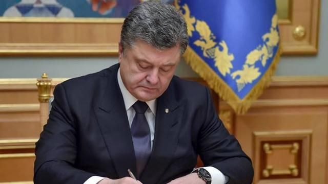Порошенко помиловал рекордное количество заключенных, — документ Порошенко помиловал рекордное количество заключенных, — документ